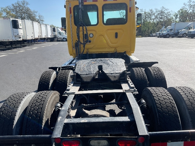 2019 Freightliner Cascadia in Tampa, FL — photo 6