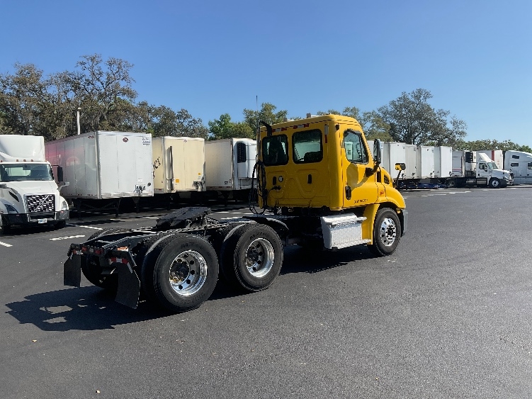 2019 Freightliner Cascadia in Tampa, FL — photo 7