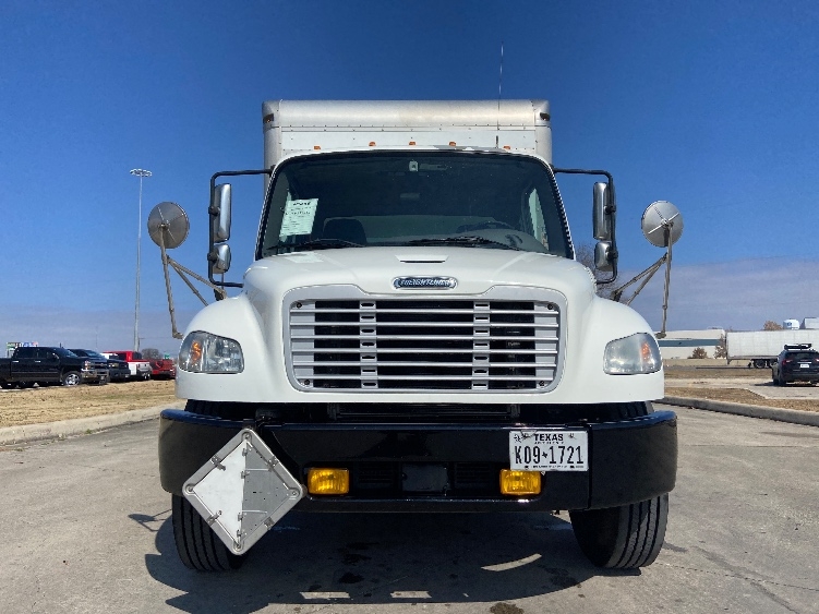 2019 Freightliner M2 106 in San Antonio, TX — photo 2