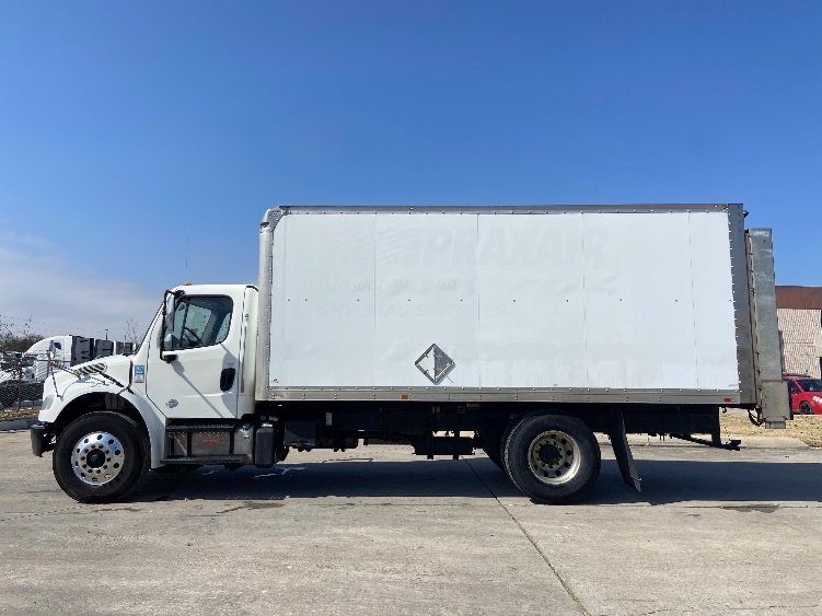 2019 Freightliner M2 106 in San Antonio, TX — photo 4