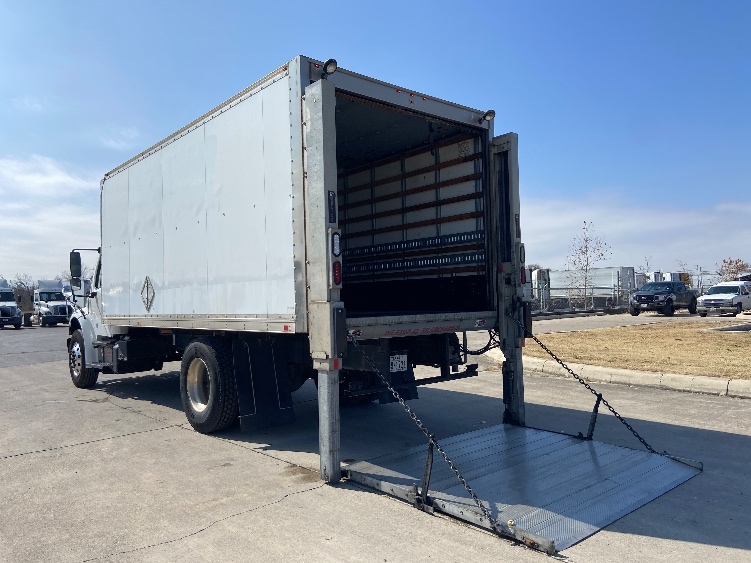 2019 Freightliner M2 106 in San Antonio, TX — photo 9