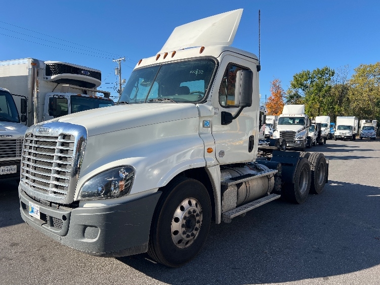 2019 Freightliner Cascadia in Essex, MD — photo 3