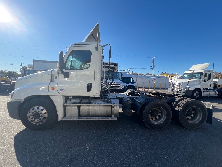 2019 Freightliner Cascadia in Essex, MD — photo 4