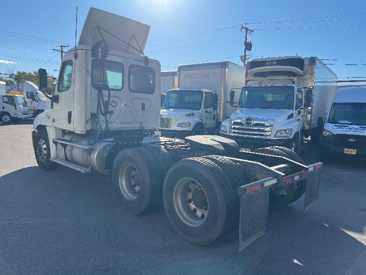 2019 Freightliner Cascadia in Essex, MD — photo 5