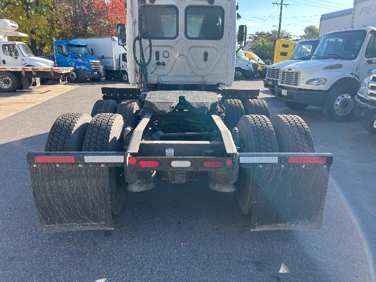 2019 Freightliner Cascadia in Essex, MD — photo 6