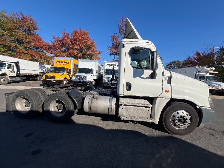 2019 Freightliner Cascadia in Essex, MD — photo 8