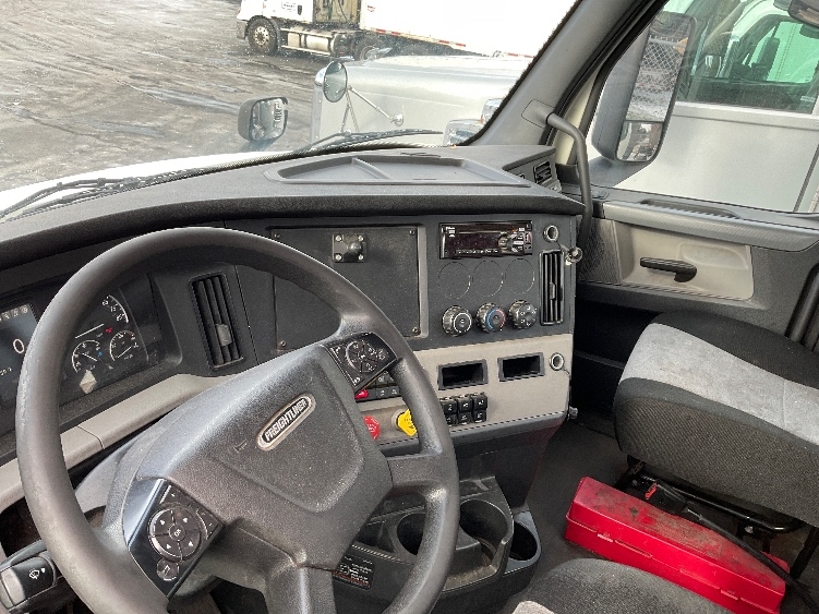2019 Freightliner Cascadia in Perrysburg, OH — photo 10