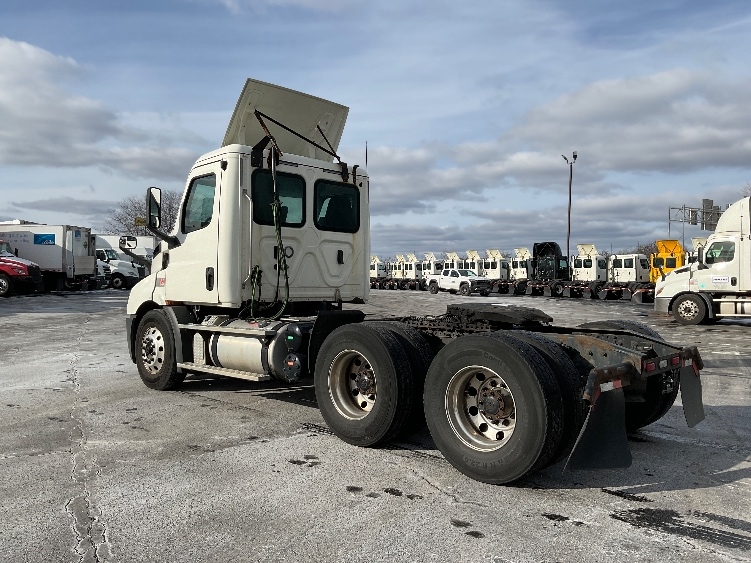 2019 Freightliner Cascadia in Perrysburg, OH — photo 5