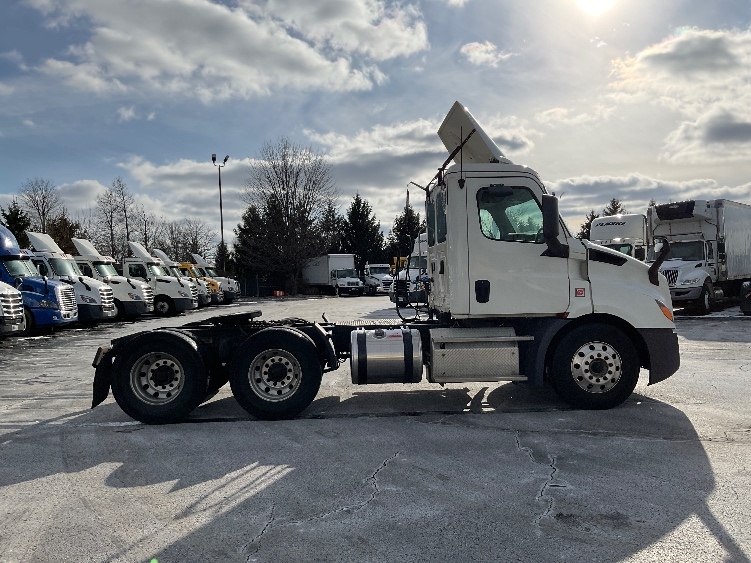 2019 Freightliner Cascadia in Perrysburg, OH — photo 8