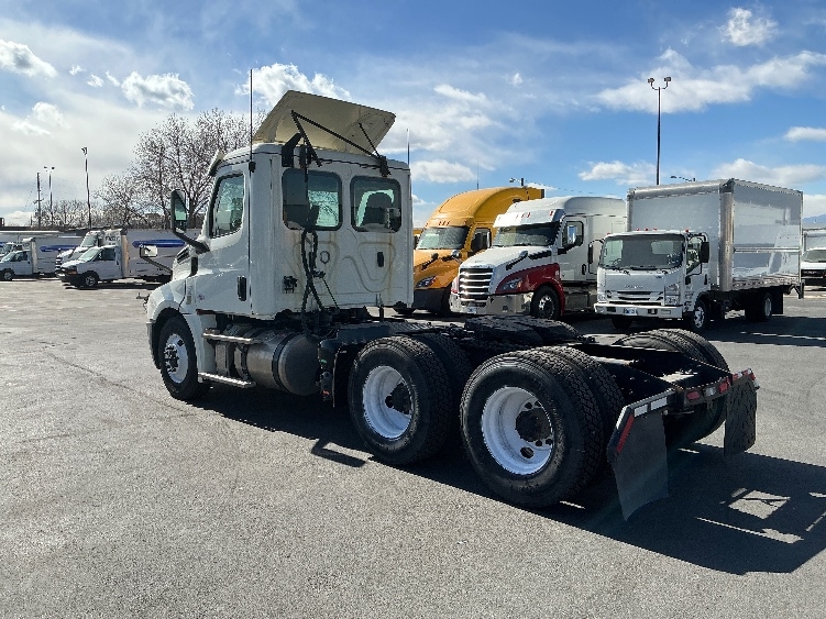 2019 Freightliner Cascadia in Aurora, CO — photo 5