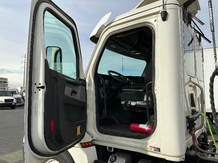 2019 Freightliner Cascadia in Aurora, CO — photo 9