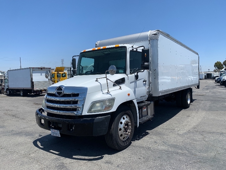 2019 Hino 268 in Torrance, CA — photo 3