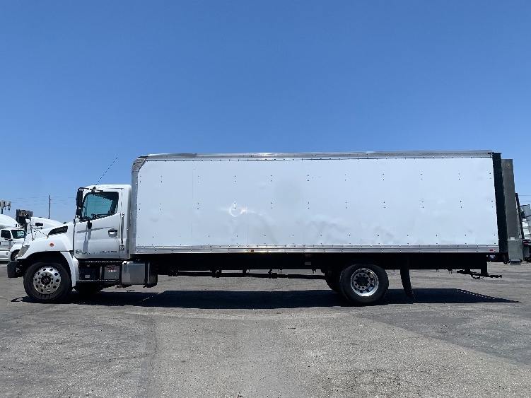 2019 Hino 268 in Torrance, CA — photo 4
