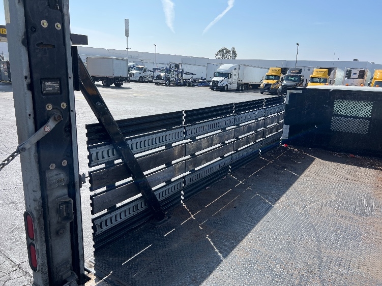 2019 Freightliner M2 106 in Torrance, CA — photo 10