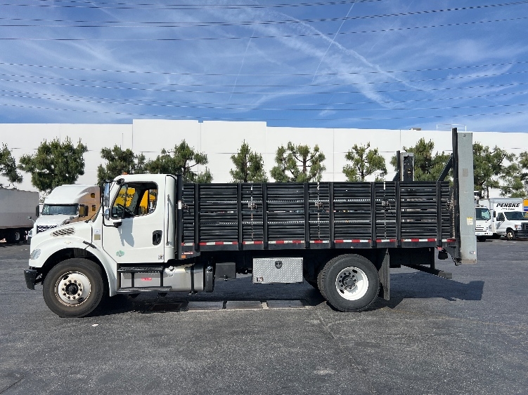 2019 Freightliner M2 106 in Torrance, CA — photo 4