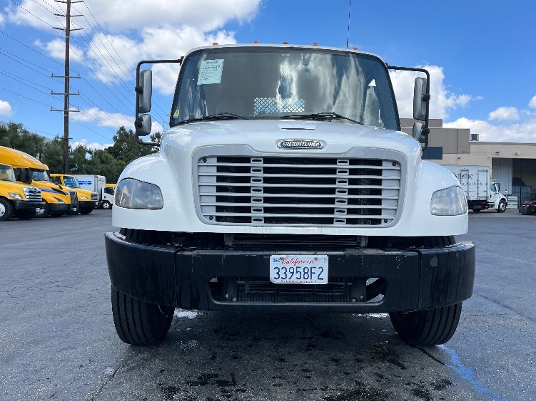 2019 Freightliner M2 106 in Torrance, CA — photo 2