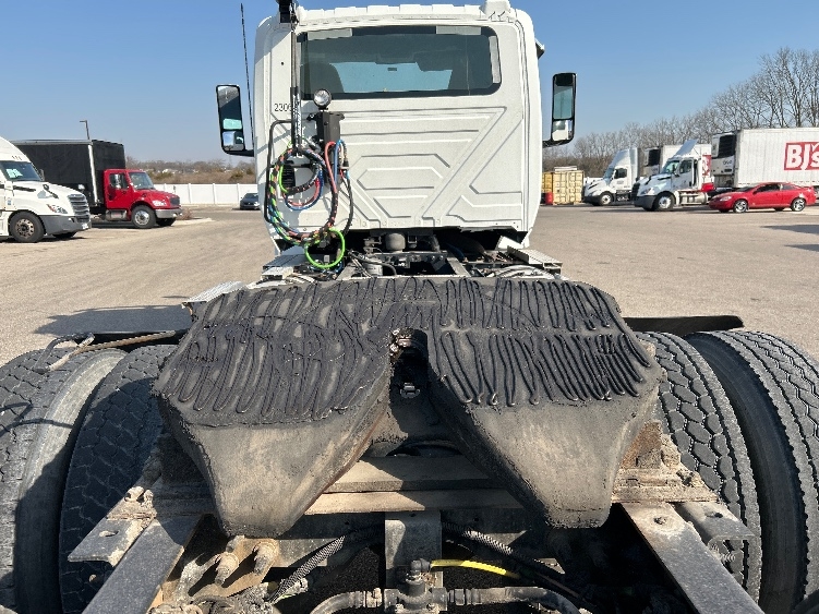 2019 International LT in Piqua, OH — photo 6