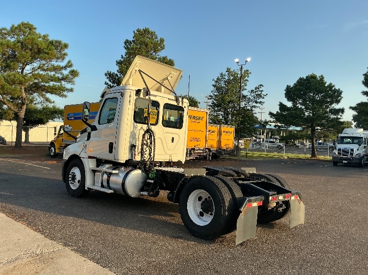 2019 Freightliner Cascadia in Olive Branch, MS — photo 5