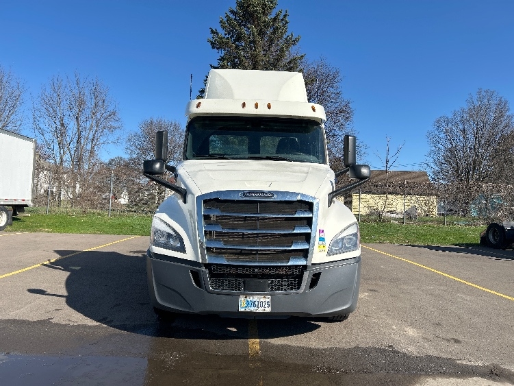 2019 Freightliner Cascadia in Elmira, NY — photo 2