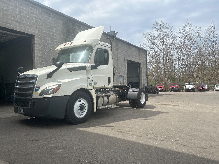 2019 Freightliner Cascadia in Elmira, NY — photo 3