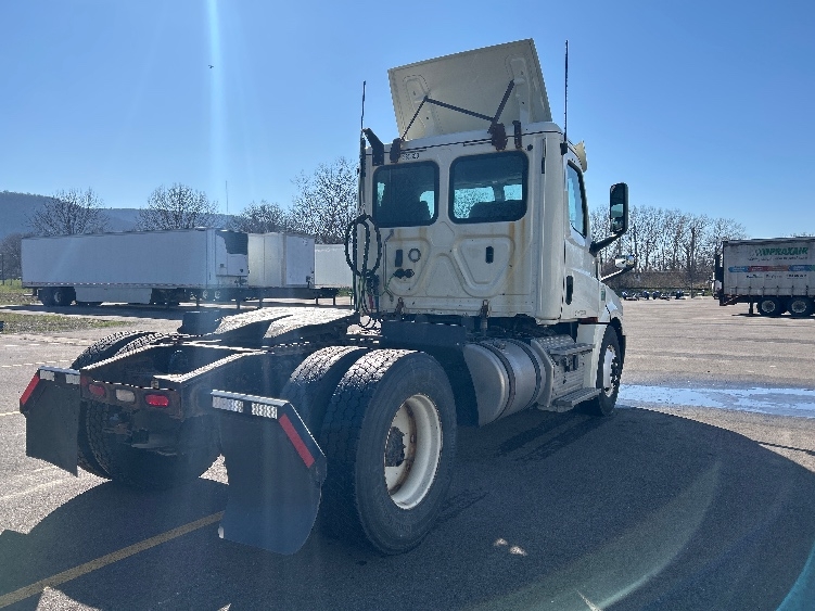 2019 Freightliner Cascadia in Elmira, NY — photo 7