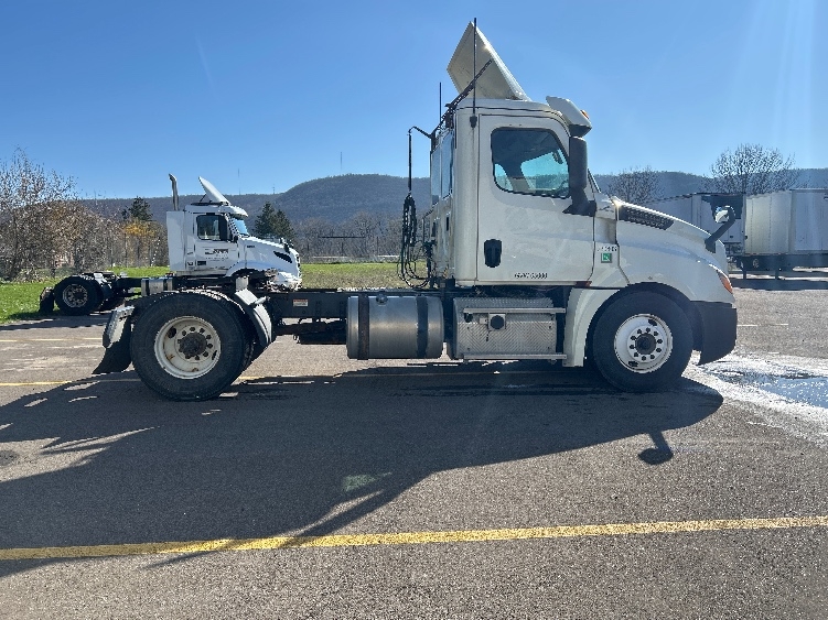 2019 Freightliner Cascadia in Elmira, NY — photo 8