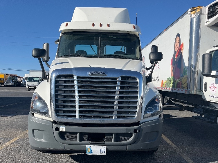 2019 Freightliner Cascadia in El Paso, TX — photo 2