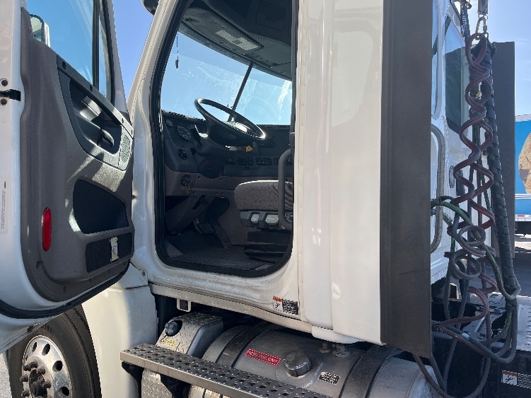 2019 Freightliner Cascadia in El Paso, TX — photo 9