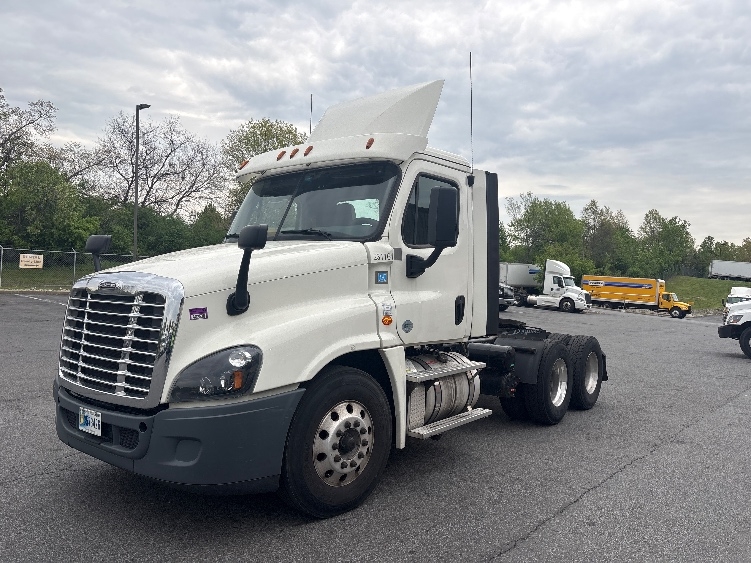 2019 Freightliner Cascadia in Montgomery, NY — photo 3