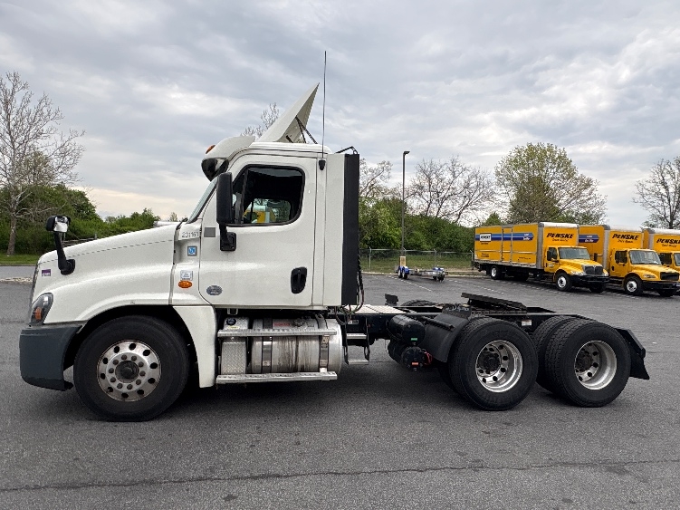 2019 Freightliner Cascadia in Montgomery, NY — photo 4