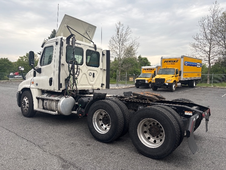2019 Freightliner Cascadia in Montgomery, NY — photo 5
