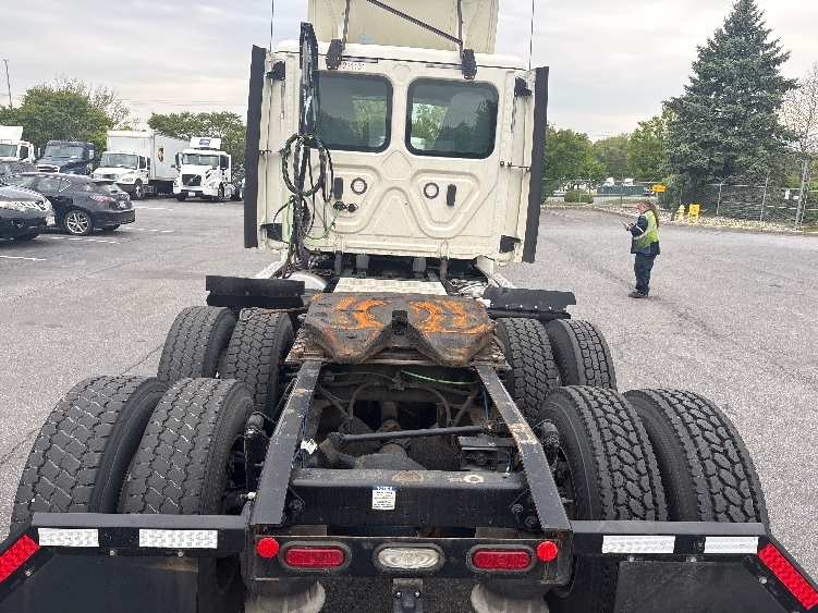 2019 Freightliner Cascadia in Montgomery, NY — photo 6