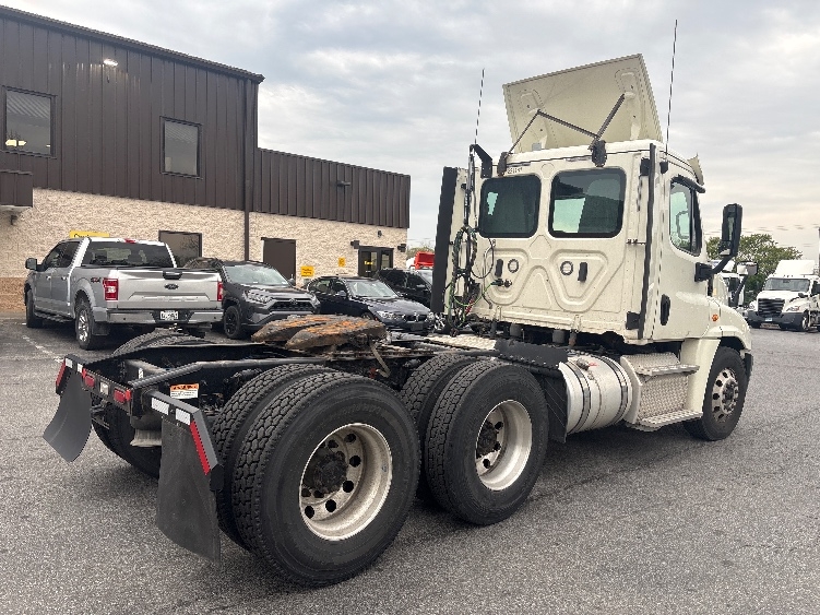 2019 Freightliner Cascadia in Montgomery, NY — photo 7