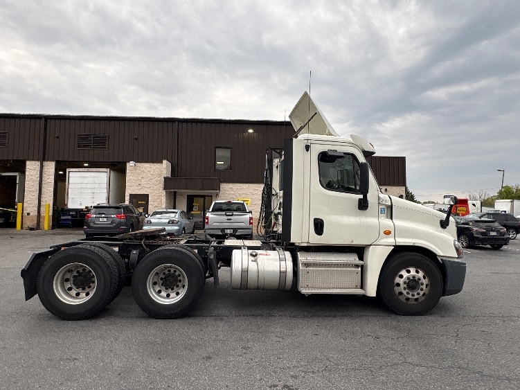 2019 Freightliner Cascadia in Montgomery, NY — photo 8