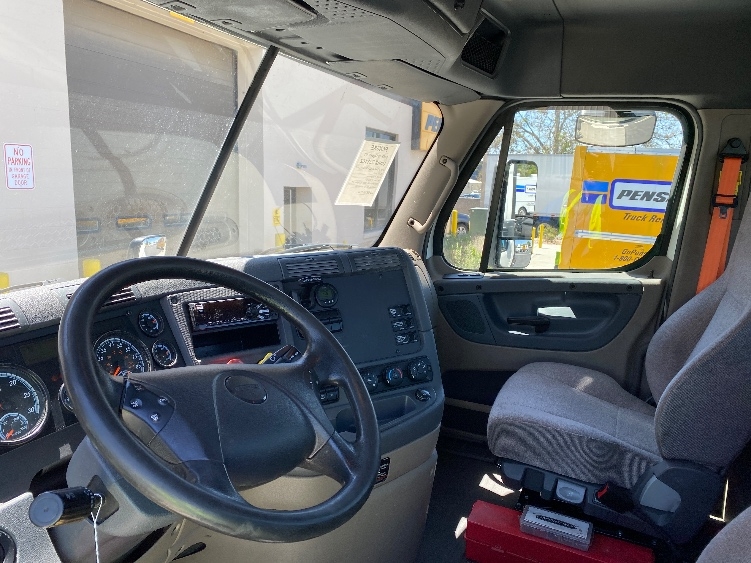 2019 Freightliner Cascadia in Ogden, UT — photo 10
