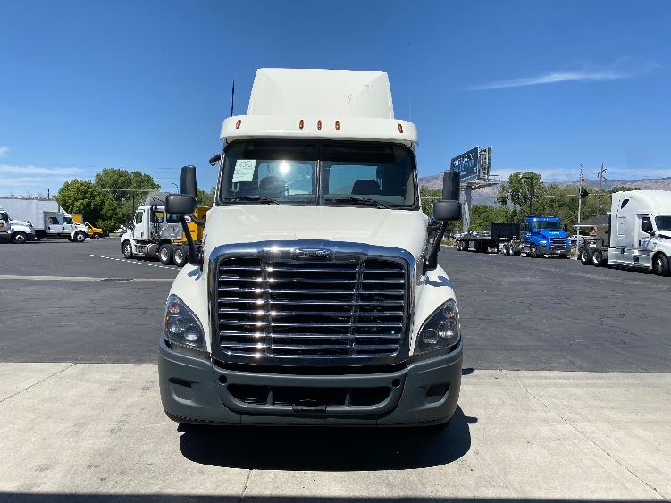 2019 Freightliner Cascadia in Ogden, UT — photo 2