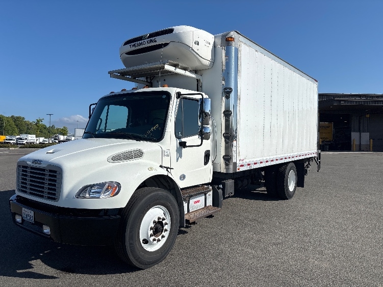 2019 Freightliner M2 106 in Everett, WA — photo 3