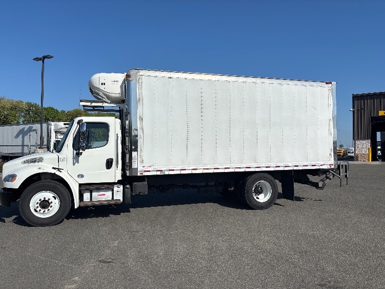 2019 Freightliner M2 106 in Everett, WA — photo 4
