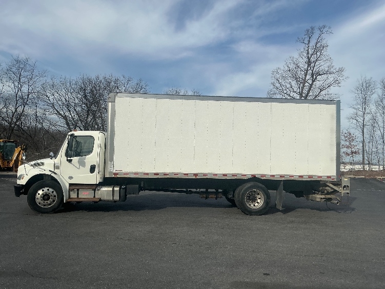 2019 Freightliner M2 106 in Harrisburg, PA — photo 4