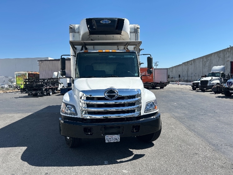 2019 Hino 268 in Torrance, CA — photo 2