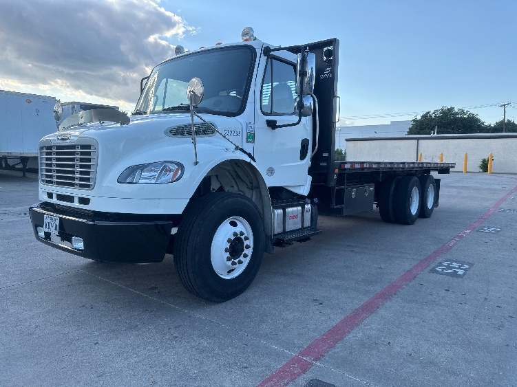 2019 Freightliner M2 106 in Carrollton, TX — photo 3