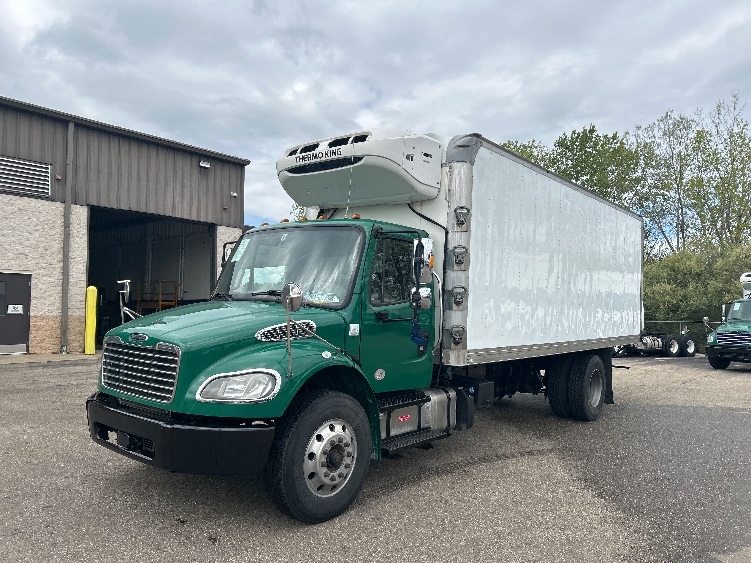 2019 Freightliner M2 106 in Akron, OH — photo 3