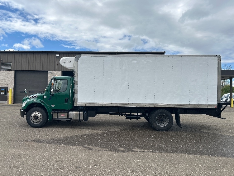 2019 Freightliner M2 106 in Akron, OH — photo 4