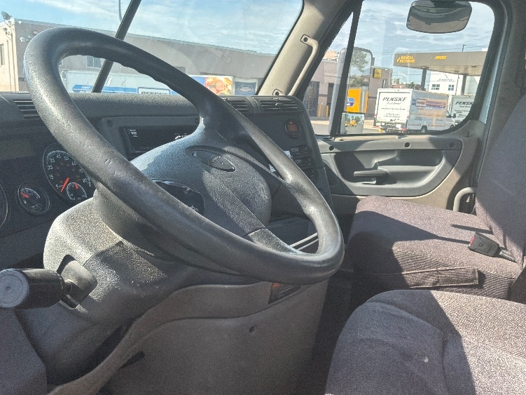 2019 Freightliner Cascadia in Philadelphia, PA — photo 10