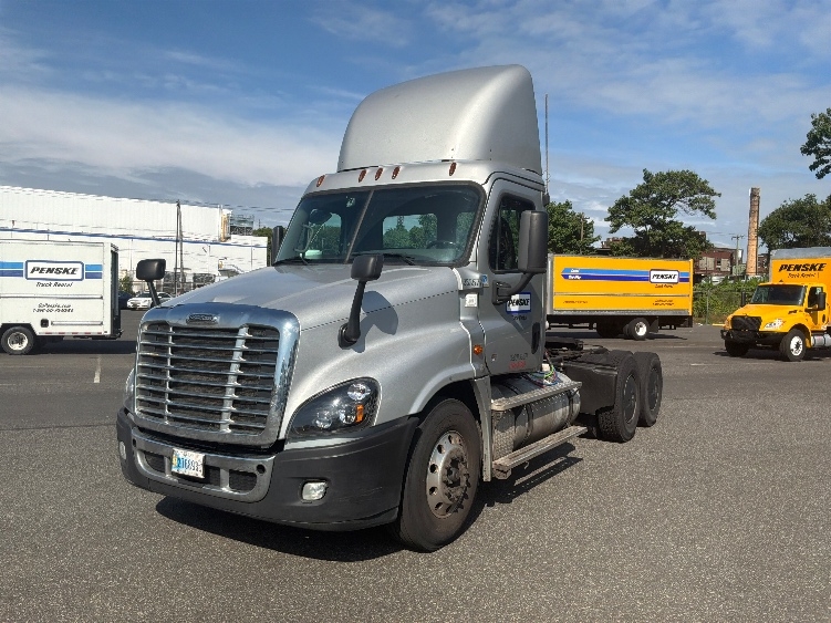 2019 Freightliner Cascadia in Philadelphia, PA — photo 3