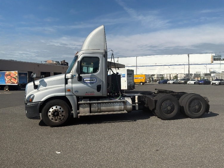 2019 Freightliner Cascadia in Philadelphia, PA — photo 4