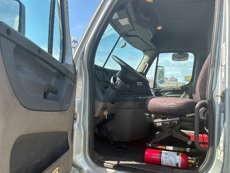 2019 Freightliner Cascadia in Philadelphia, PA — photo 9