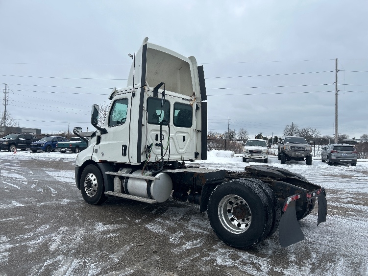 2019 Freightliner Cascadia in Lansing, MI — photo 5