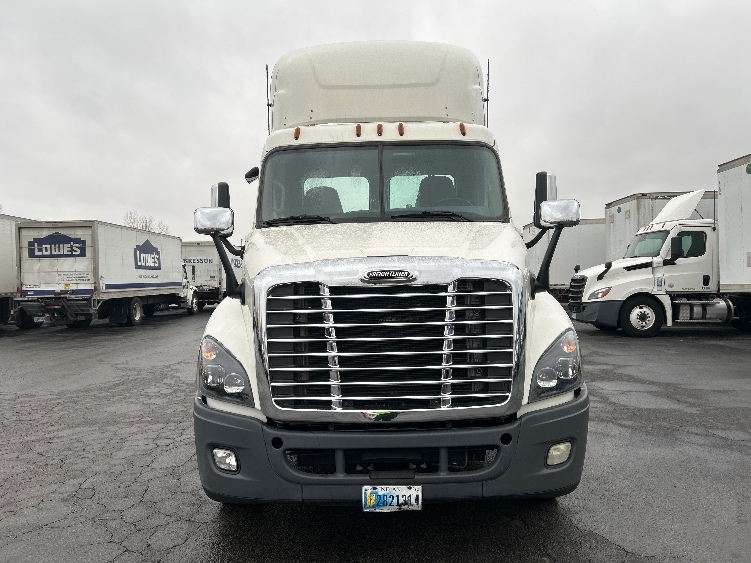 2019 Freightliner Cascadia in Obetz, OH — photo 2
