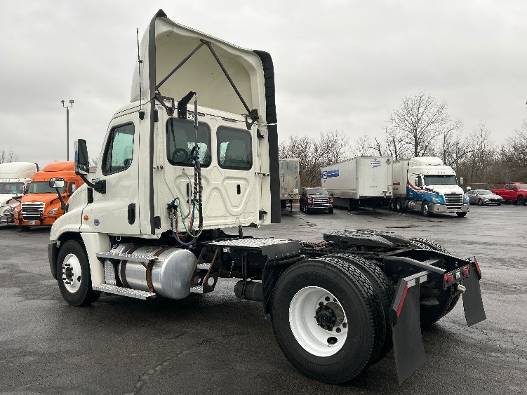 2019 Freightliner Cascadia in Obetz, OH — photo 5